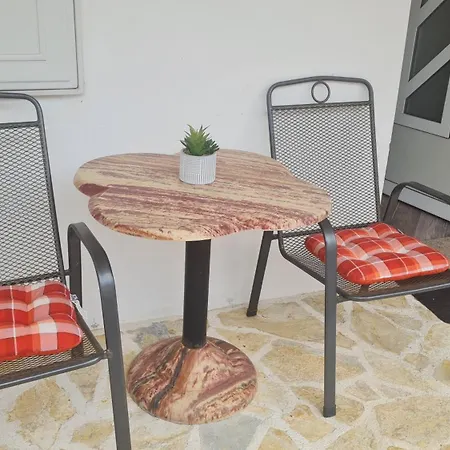 Lovmar Apartment *
